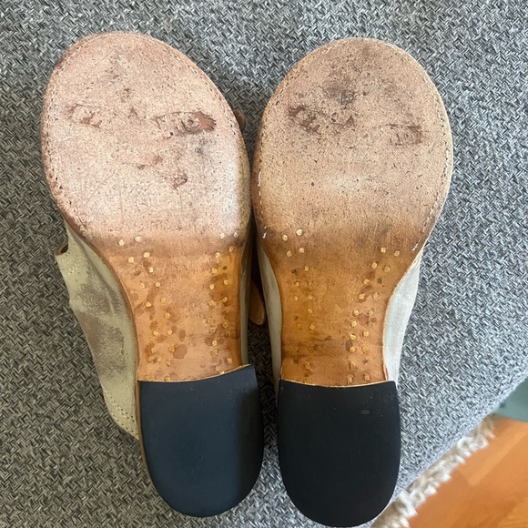 Freebird Cream Sandals with Suede Straps - Picture 4 of 4